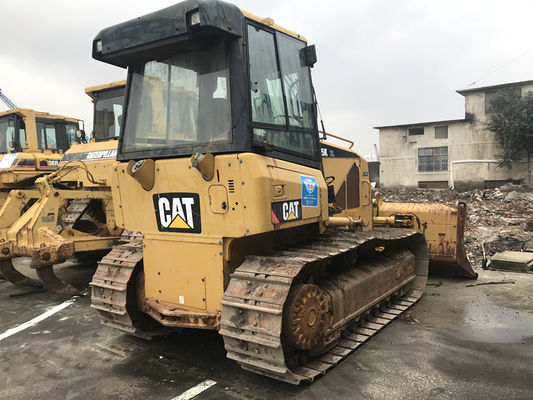 6 Way Blade utilisée par un rampant monté sur un bulldozer Caterpillar D5K XL Couleur originale
