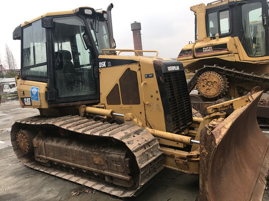 6 Way Blade utilisée par un rampant monté sur un bulldozer Caterpillar D5K XL Couleur originale
