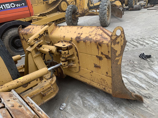 6 Way Blade utilisée par un rampant monté sur un bulldozer Caterpillar D5K XL Couleur originale