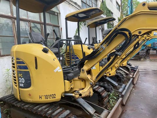 Utilisé Komatsu PC20MR-2 Excavateur monté sur un rampant Original Japon Travaillant dans le jardin