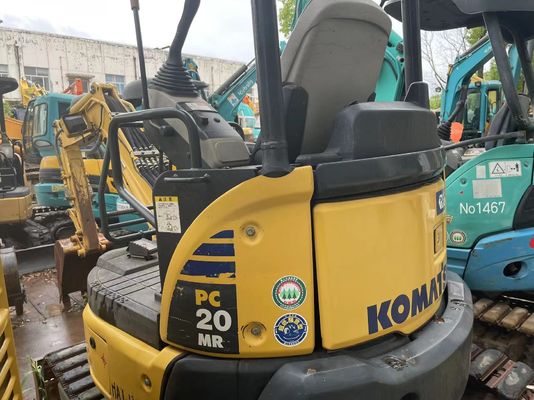 Utilisé Komatsu PC20MR-2 Excavateur monté sur un rampant Original Japon Travaillant dans le jardin