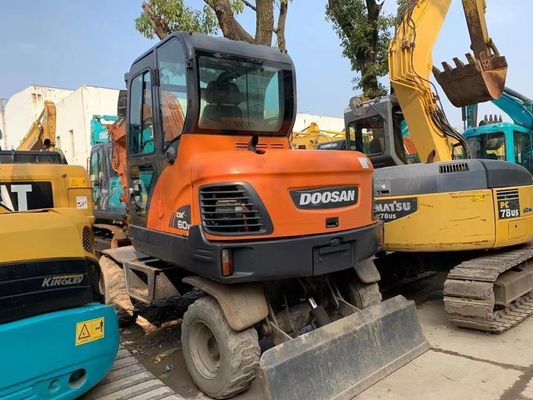 Excavateur à roues Doosan DX60W d'occasion En excellent état/Excavateur à roues mini Doosan d'occasion À vendre