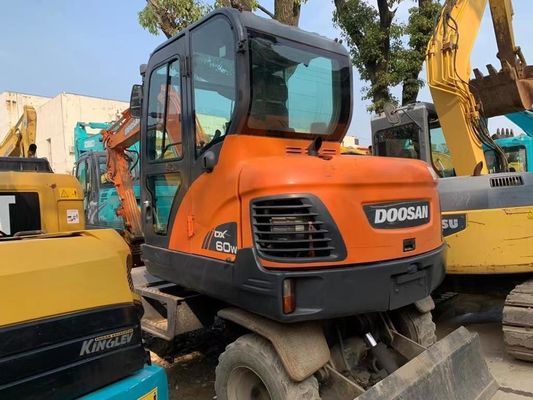 Excavateur à roues Doosan DX60W d'occasion En excellent état/Excavateur à roues mini Doosan d'occasion À vendre