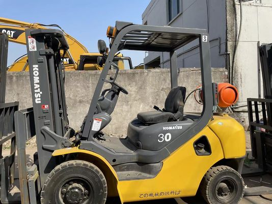 Vélos élévateur à gaz Komatsu 3 tonnes en bon état Vélos élévateur à gaz 3 tonnes en bon état