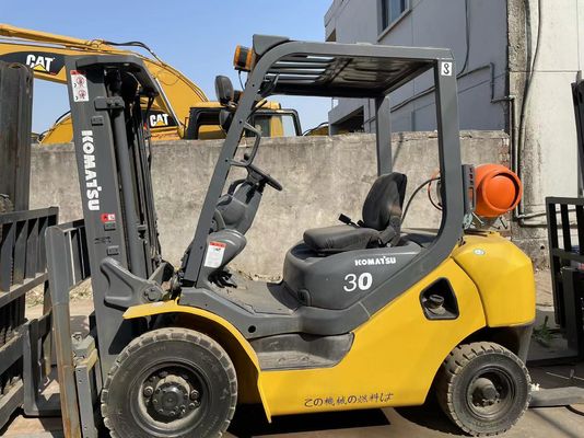 Vélos élévateur à gaz Komatsu 3 tonnes en bon état Vélos élévateur à gaz 3 tonnes en bon état