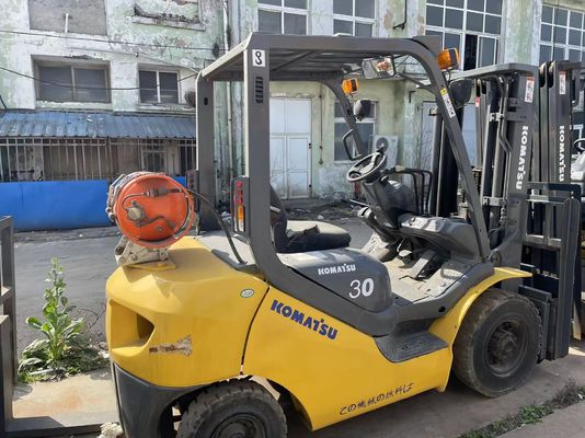 Vélos élévateur à gaz Komatsu 3 tonnes en bon état Vélos élévateur à gaz 3 tonnes en bon état