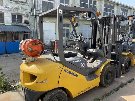Vélos élévateur à gaz Komatsu 3 tonnes en bon état Vélos élévateur à gaz 3 tonnes en bon état