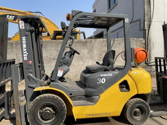 Vélos élévateur à gaz Komatsu 3 tonnes en bon état Vélos élévateur à gaz 3 tonnes en bon état