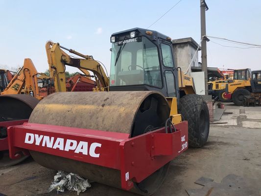 Roulant routier suédois d'occasion polyvalent CA301D sed Dynapac