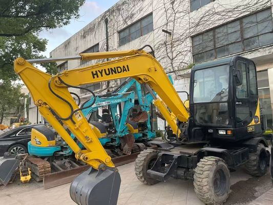 Une mini-excavatrice à roues Hyundai R60W-7 utilisée stable et efficace