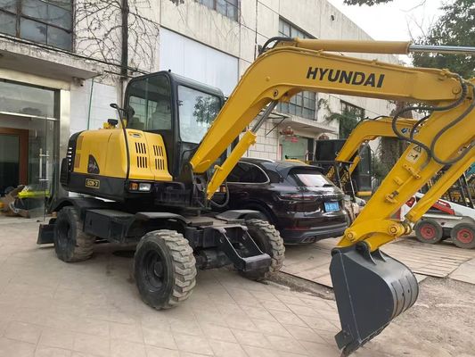 Une mini-excavatrice à roues Hyundai R60W-7 utilisée stable et efficace