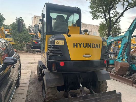 Une mini-excavatrice à roues Hyundai R60W-7 utilisée stable et efficace