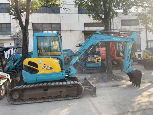 Le Japon utilise une mini-excavatrice Kubota U40-5 avec un système hydraulique efficace