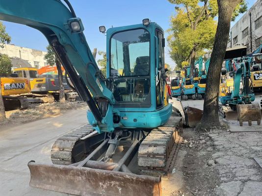 Le Japon utilise une mini-excavatrice Kubota U40-5 avec un système hydraulique efficace