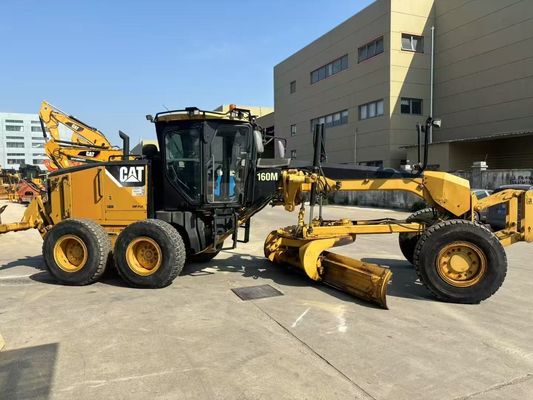 Le moteur original de la Caterpillar 160M est en parfait état.