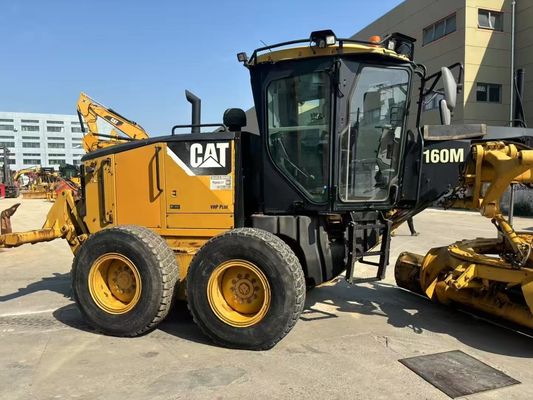 Le moteur original de la Caterpillar 160M est en parfait état.