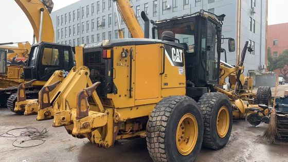 Le moteur original de la Caterpillar 160M est en parfait état.