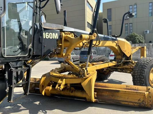Le moteur original de la Caterpillar 160M est en parfait état.