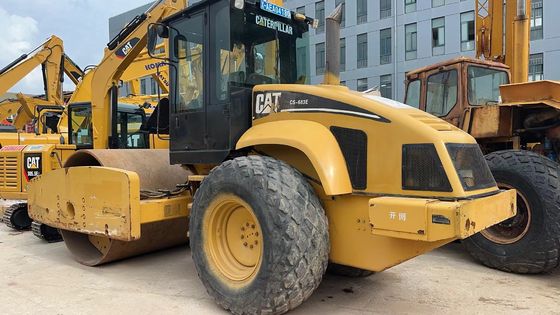 Couleur originale Utilisé Caterpillar CS-683E Roller de route à tambour unique En excellent état