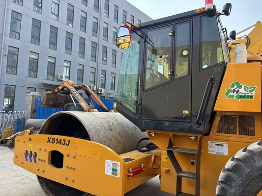 Rouleau compresseur routier XCMG XS143J monocylindre de 14 tonnes en excellent état