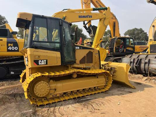 Couleur originale du bulldozer CAT D5K