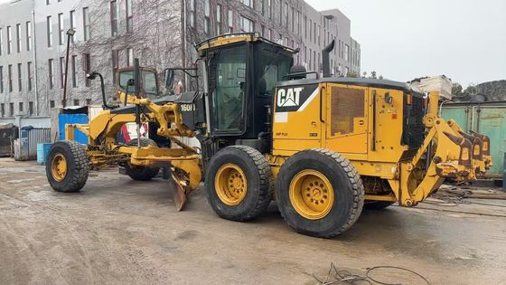 Le moteur original de la Caterpillar 160M est en parfait état.