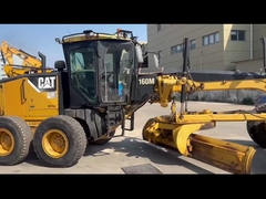 Le moteur original de la Caterpillar 160M est en parfait état.